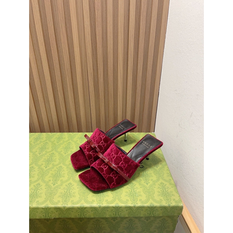 G*u*i slippers